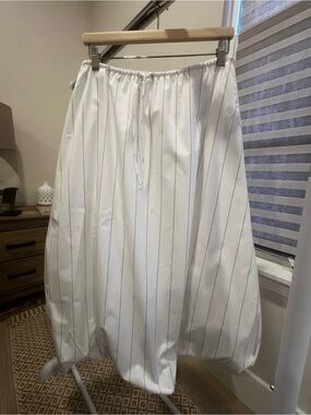 Zara White Pinstripe Balloon-Hem Skirt